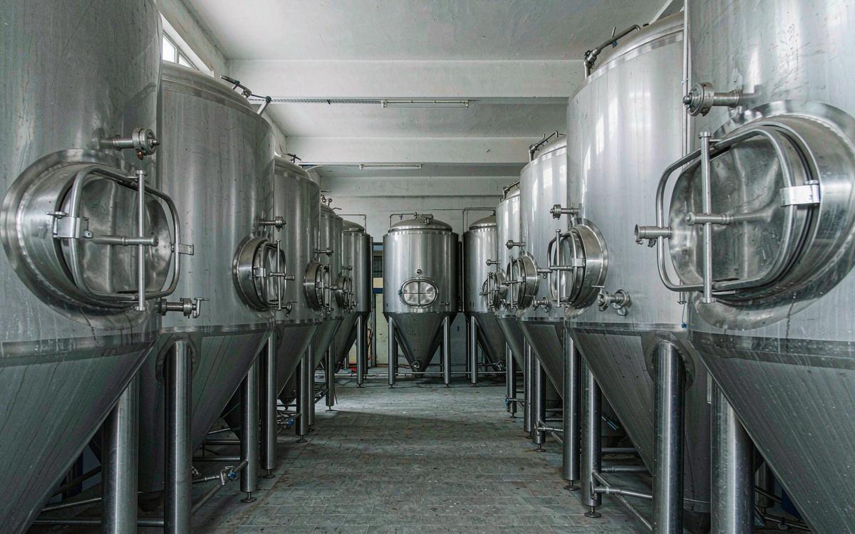 Brewery fermentation and storage tanks