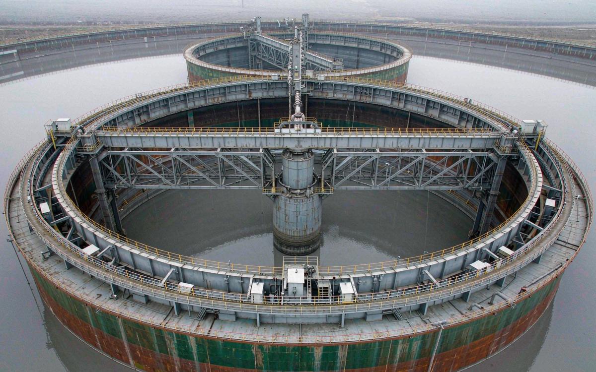 Large circular thickener tank